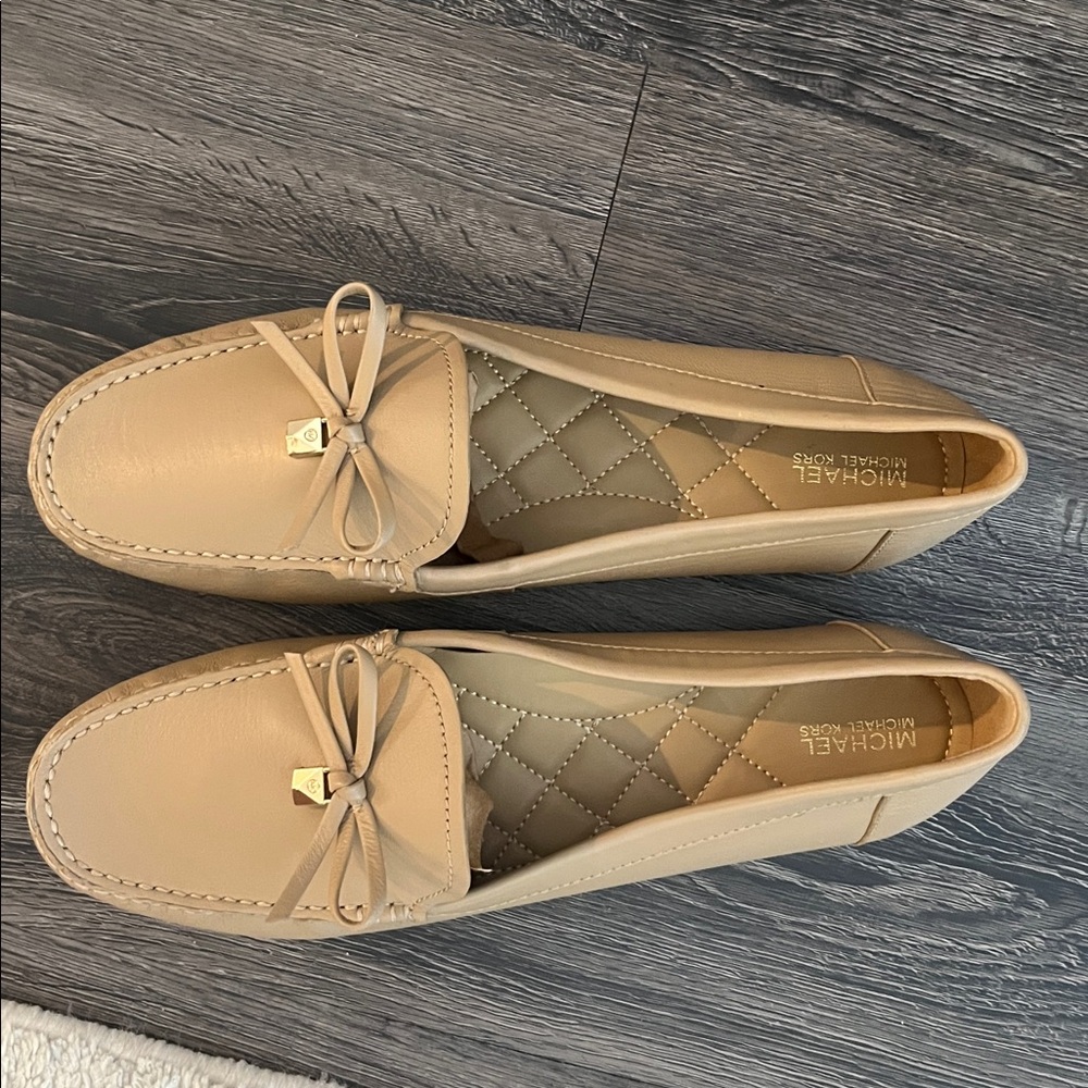 NWOT Michael Kors Taupe Leather Bow Loafers with Gold Accent